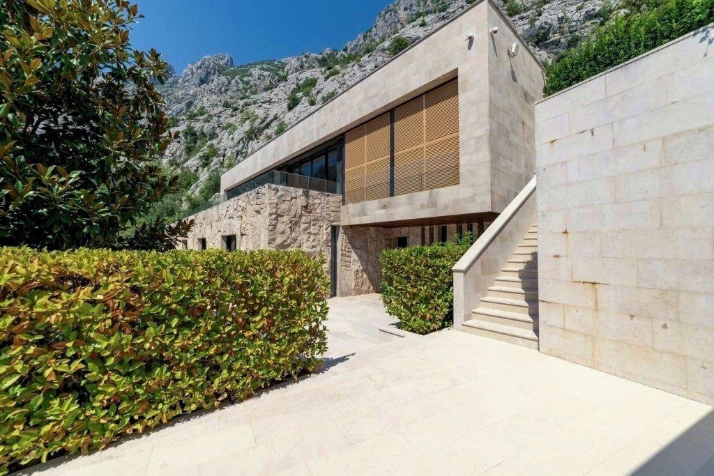 Seafront Luxury Villa with Private Beach, Pool & Yacht Berth – Orahovac, Kotor