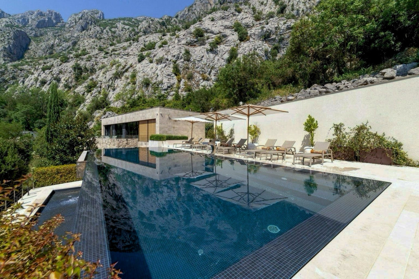 Seafront Luxury Villa with Private Beach, Pool & Yacht Berth – Orahovac, Kotor