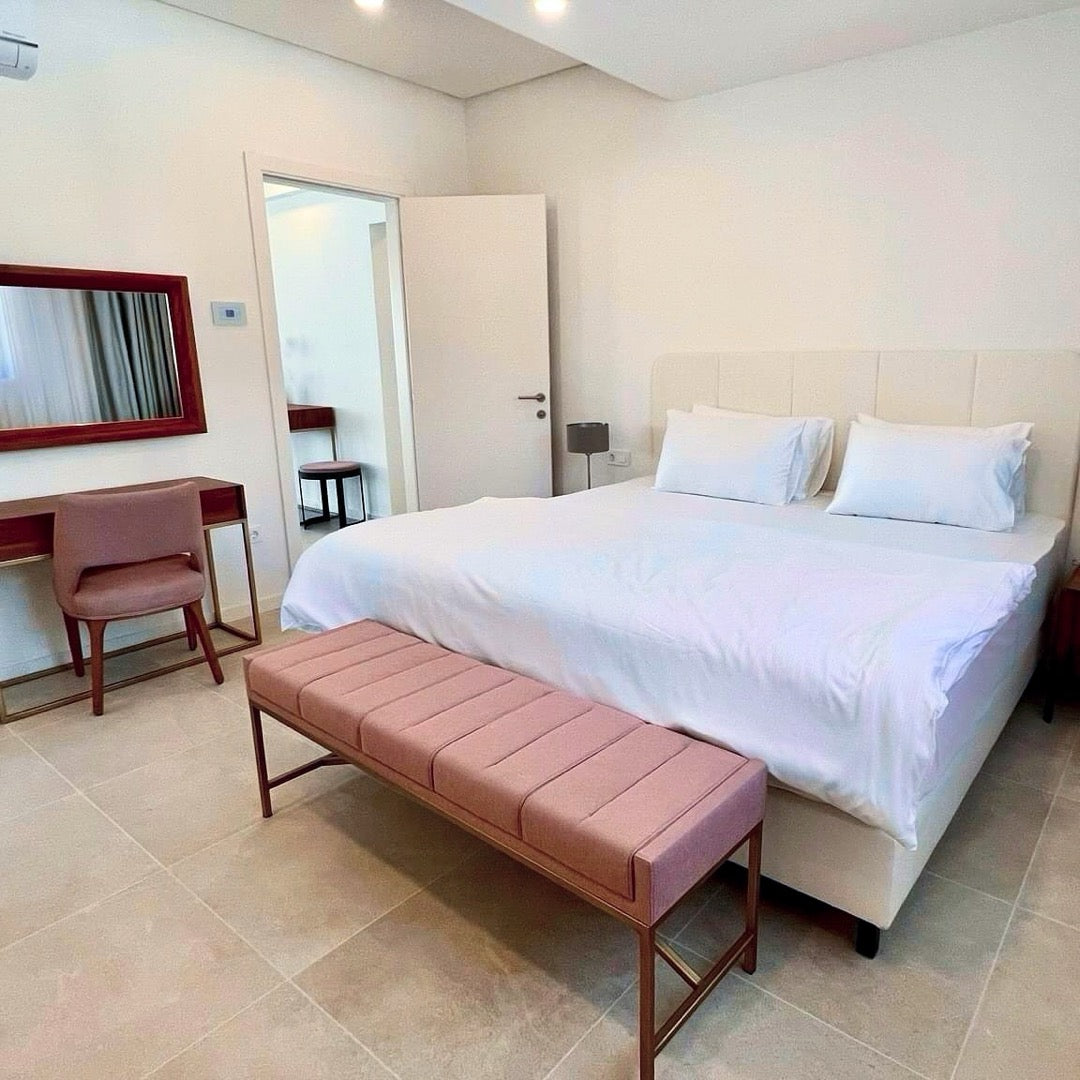 Luxurious 3‑Bedroom Seafront Retreat (137 m²)
