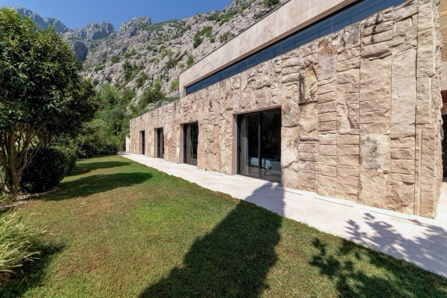 Seafront Luxury Villa with Private Beach, Pool & Yacht Berth – Orahovac, Kotor
