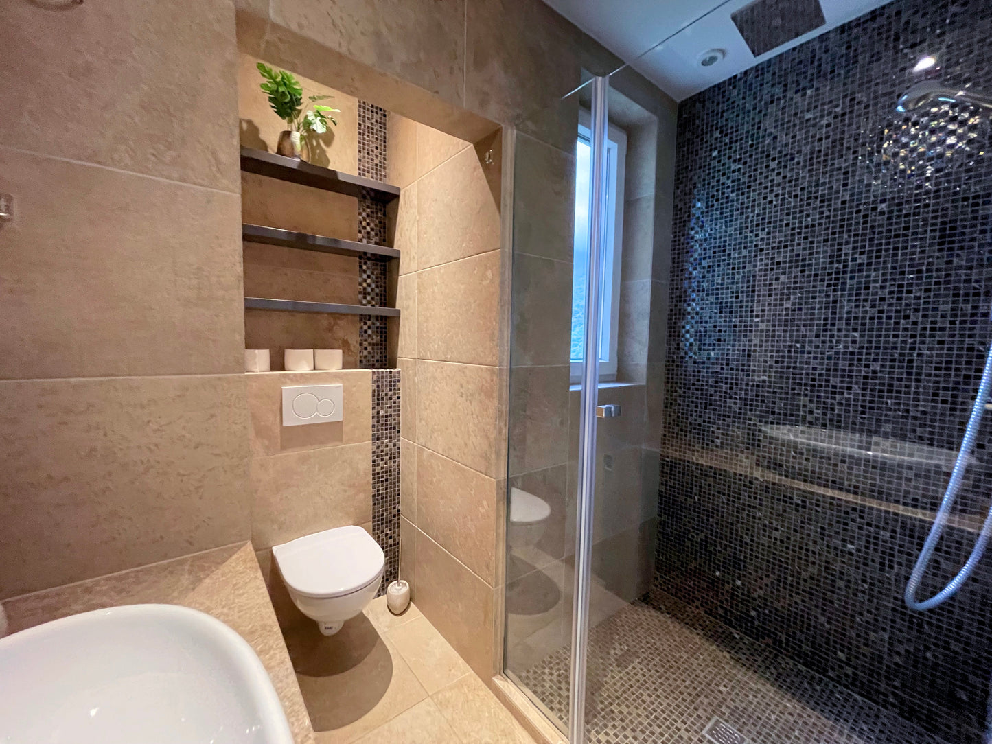 Luxury 2-Bedroom Penthouse with Sea View, Jacuzzi & Pool – 8th Floor, Bečići