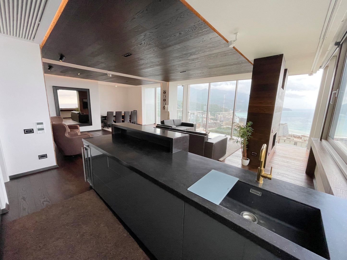 Luxury 2-Bedroom Penthouse with Sea View, Jacuzzi & Pool – 8th Floor, Bečići