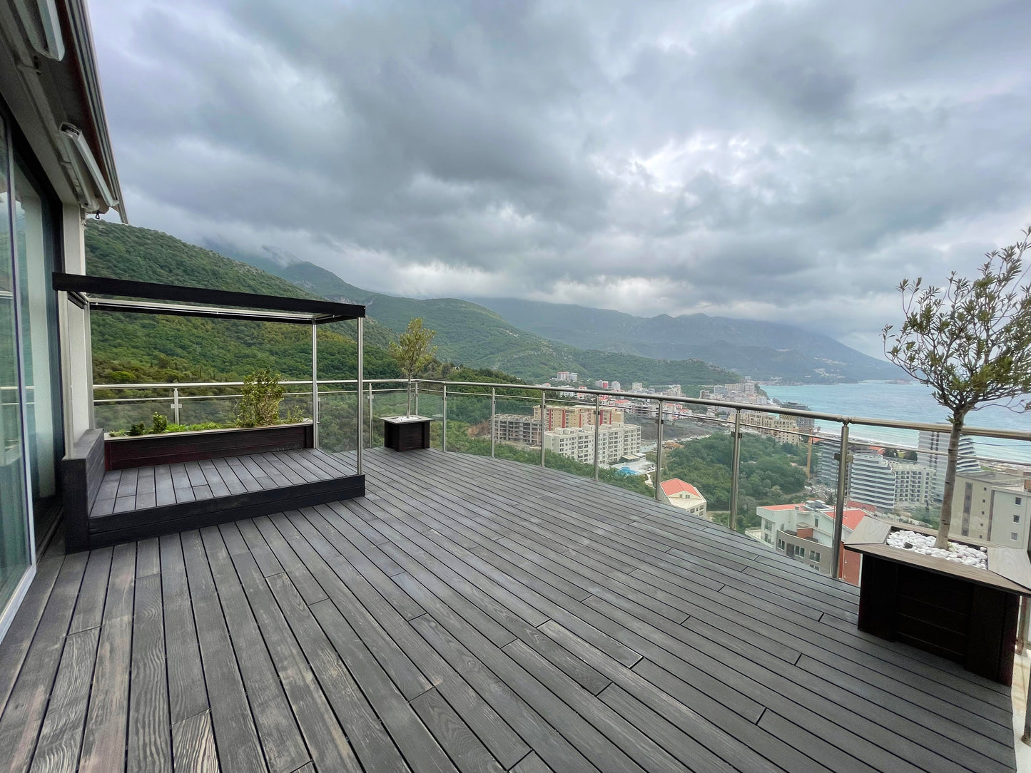 Luxury 2-Bedroom Penthouse with Sea View, Jacuzzi & Pool – 8th Floor, Bečići