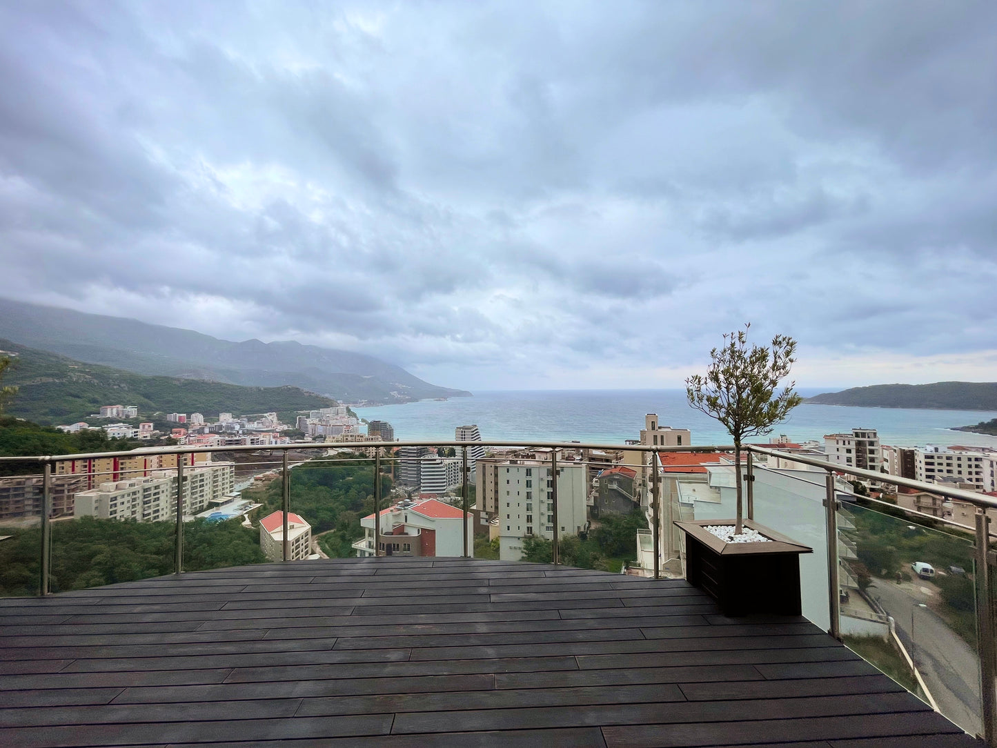 Luxury 2-Bedroom Penthouse with Sea View, Jacuzzi & Pool – 8th Floor, Bečići