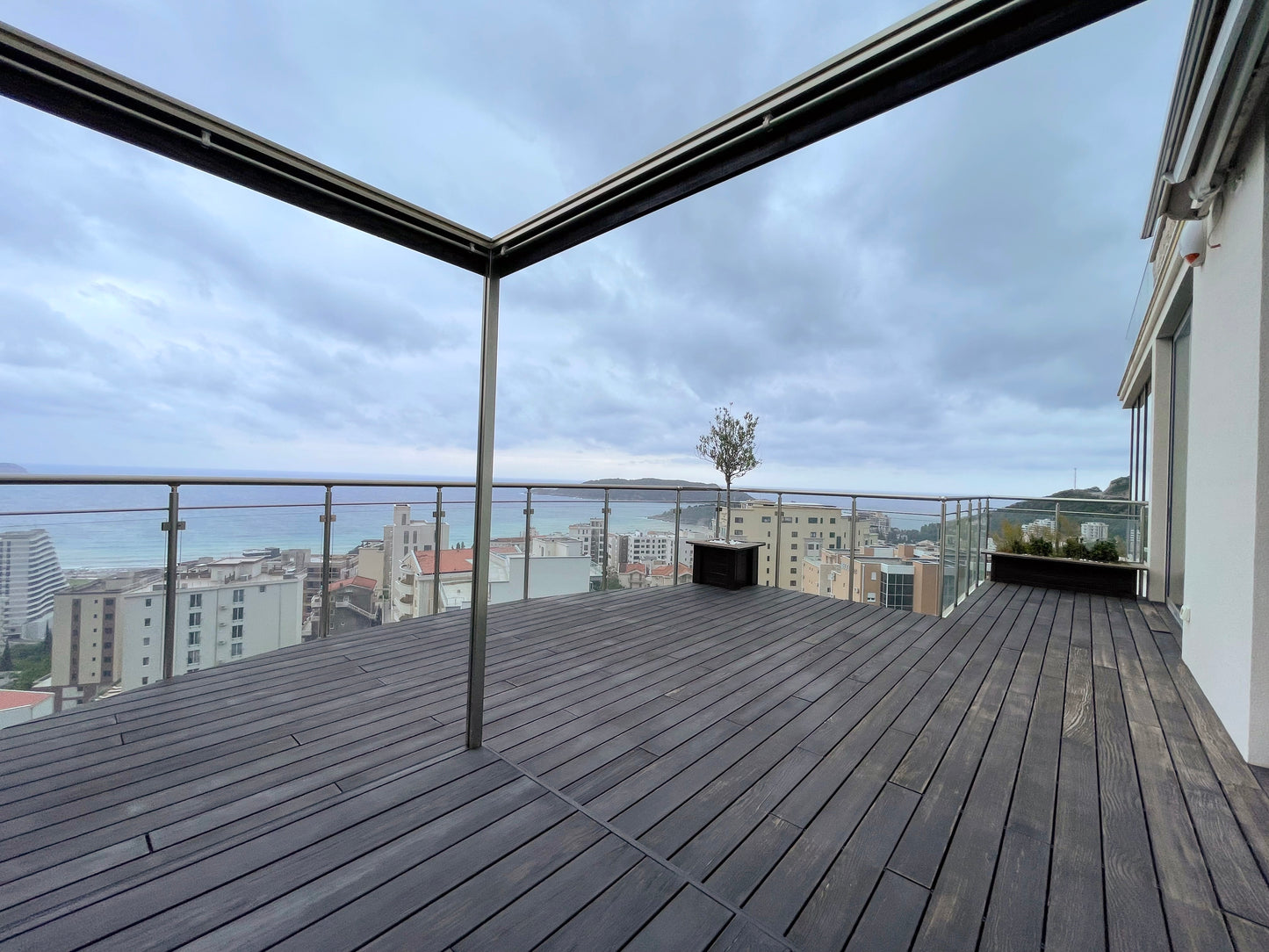 Luxury 2-Bedroom Penthouse with Sea View, Jacuzzi & Pool – 8th Floor, Bečići