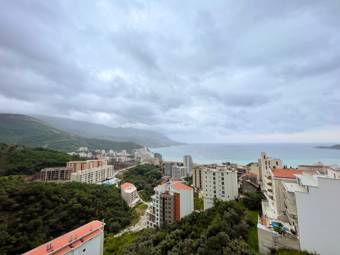 Luxury 2-Bedroom Penthouse with Sea View, Jacuzzi & Pool – 8th Floor, Bečići