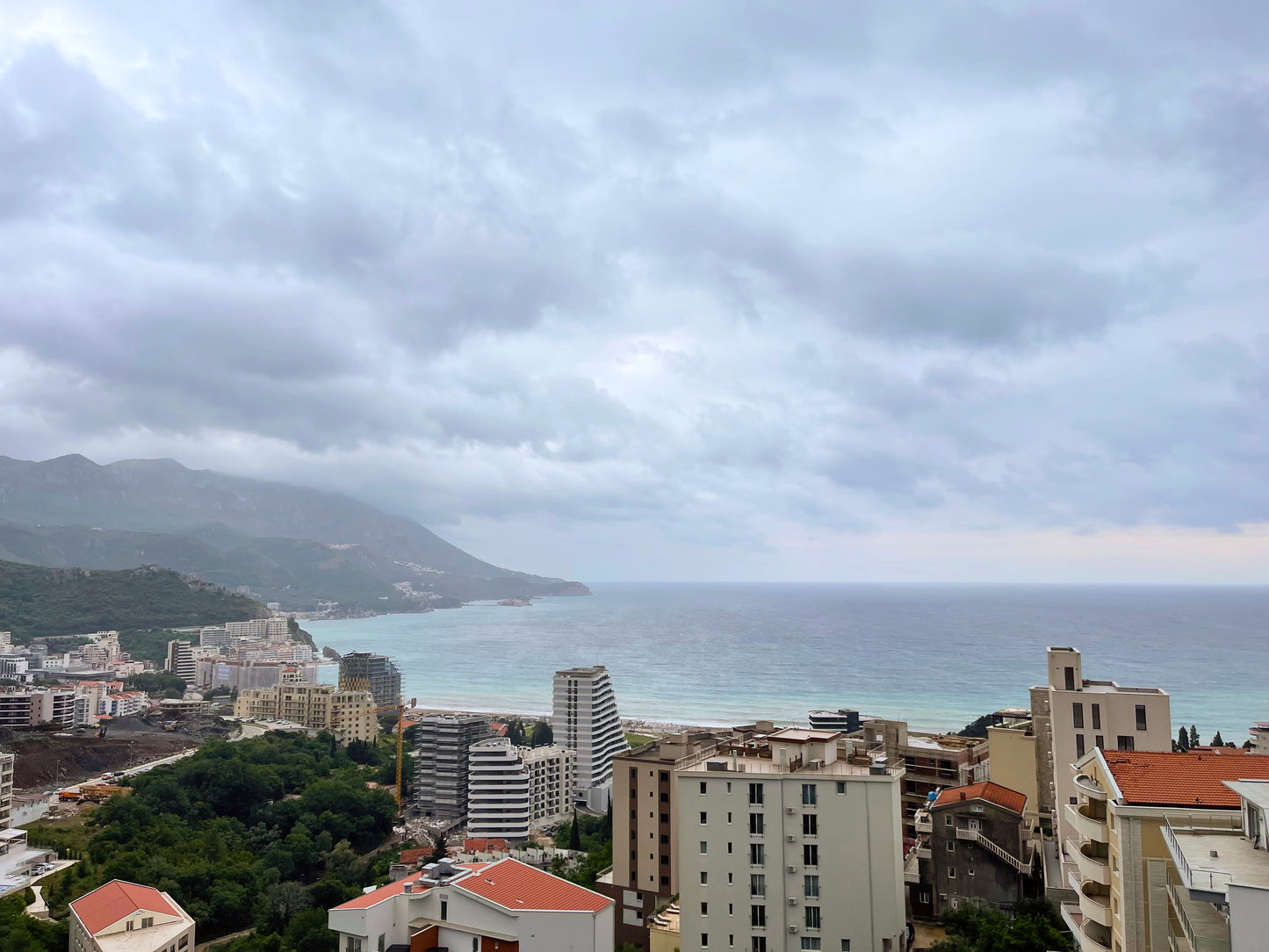 Luxury 2-Bedroom Penthouse with Sea View, Jacuzzi & Pool – 8th Floor, Bečići