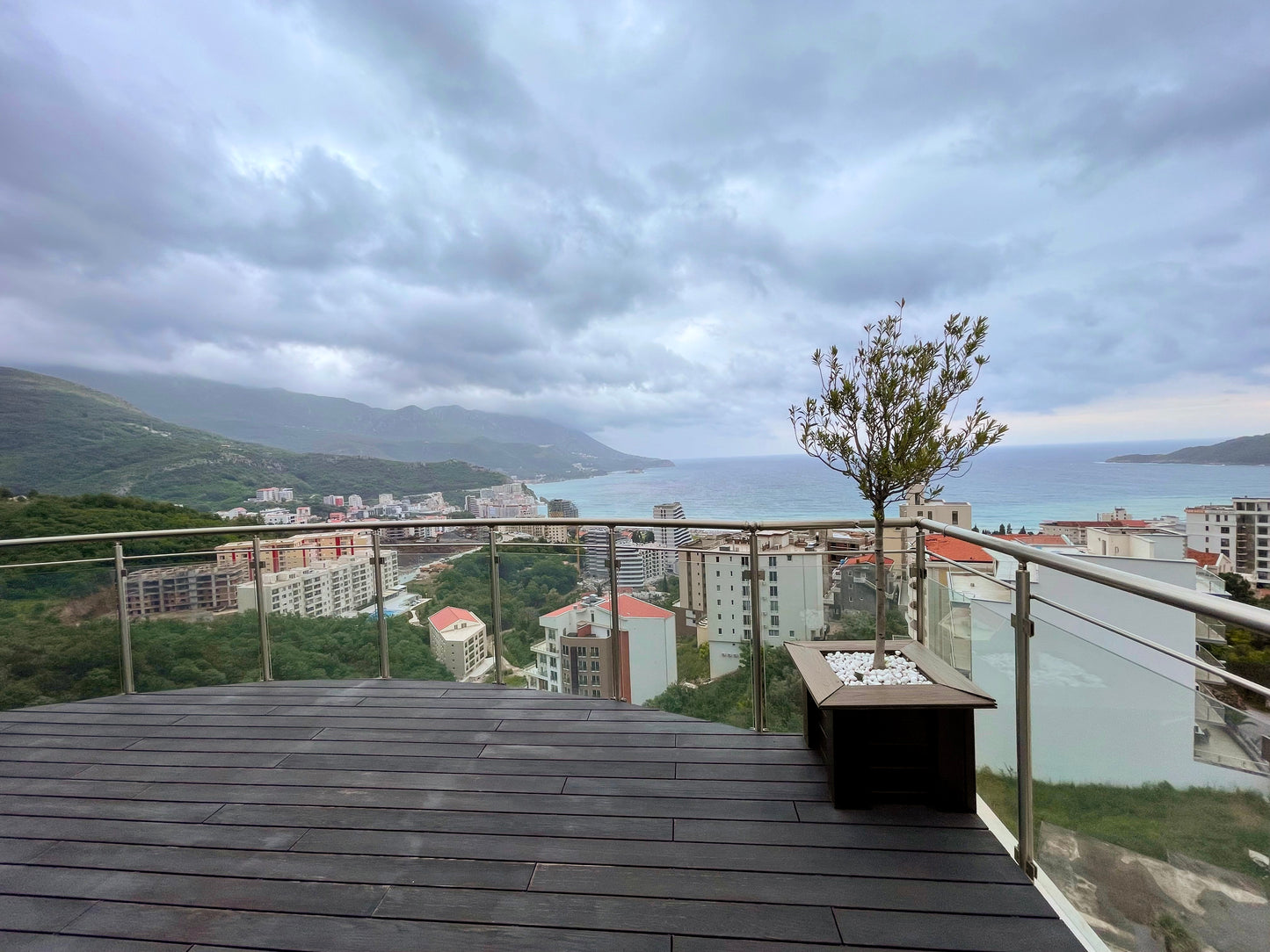 Luxury 2-Bedroom Penthouse with Sea View, Jacuzzi & Pool – 8th Floor, Bečići