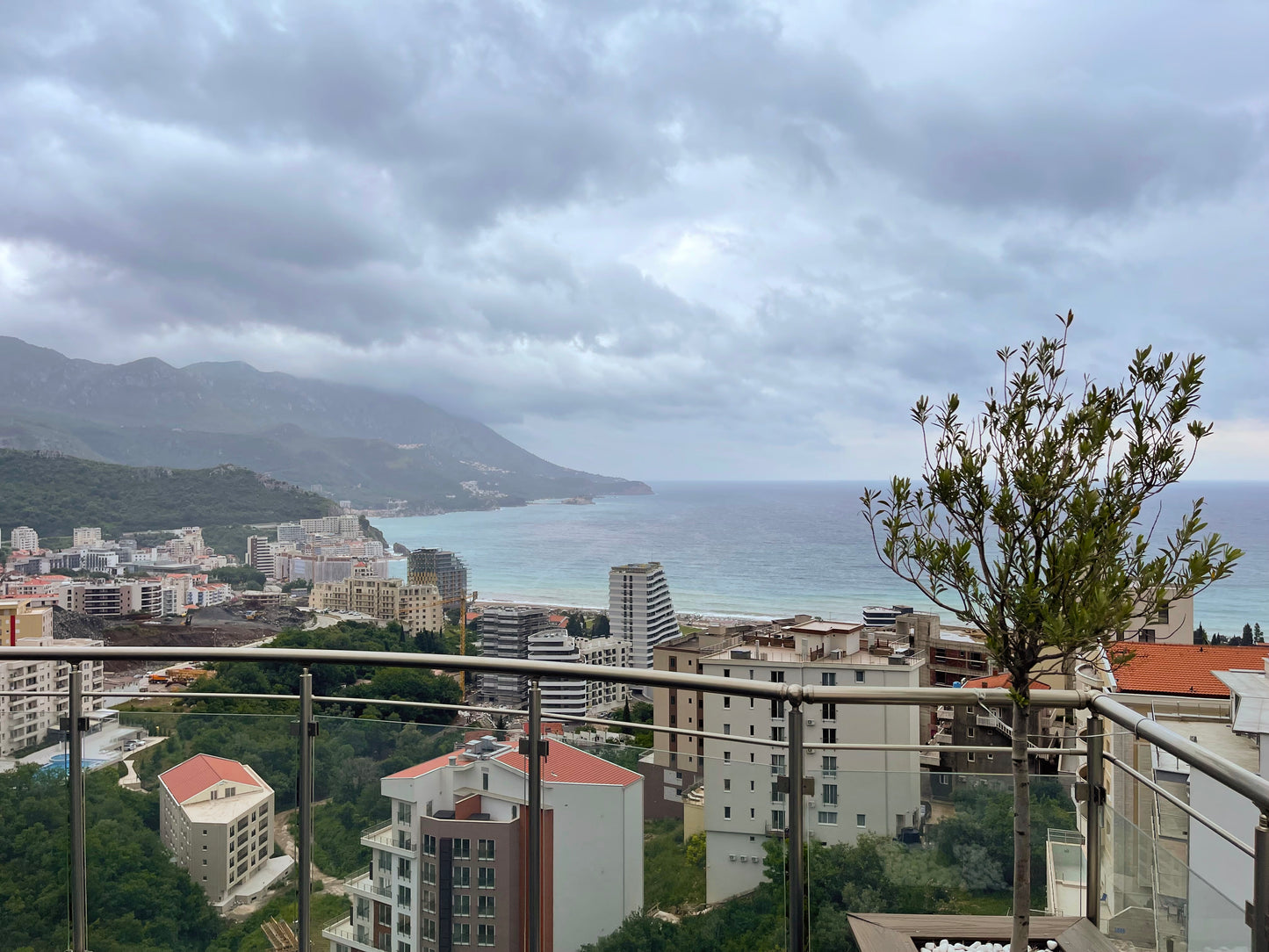 Luxury 2-Bedroom Penthouse with Sea View, Jacuzzi & Pool – 8th Floor, Bečići