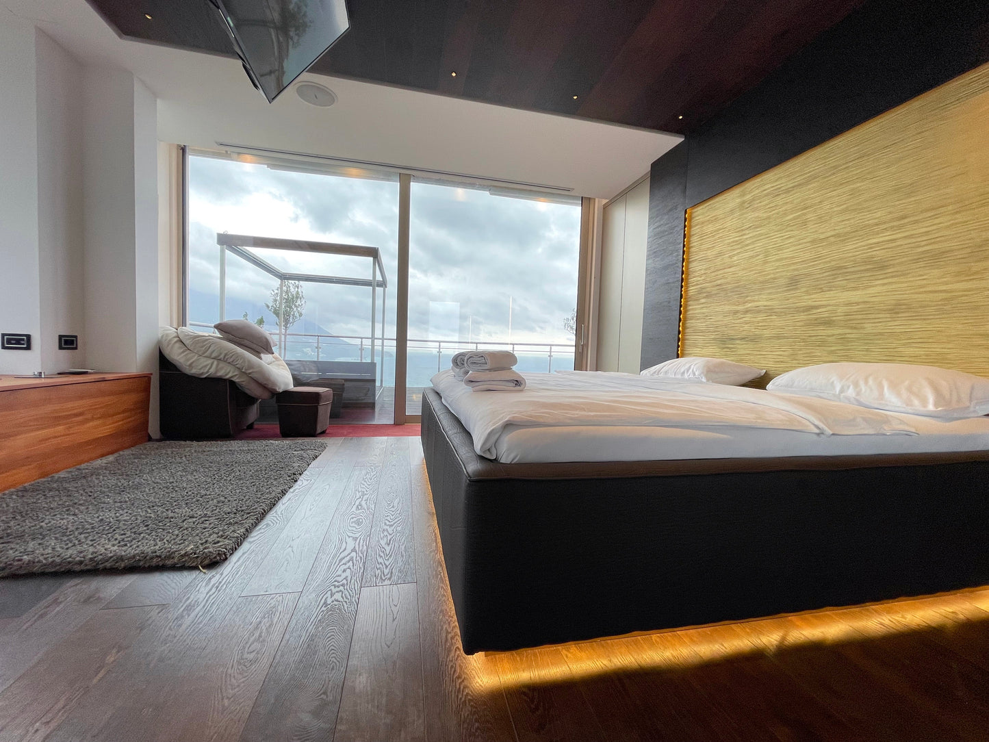 Luxury 2-Bedroom Penthouse with Sea View, Jacuzzi & Pool – 8th Floor, Bečići