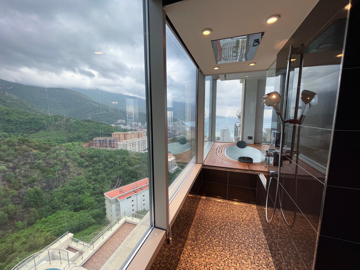Luxury 2-Bedroom Penthouse with Sea View, Jacuzzi & Pool – 8th Floor, Bečići