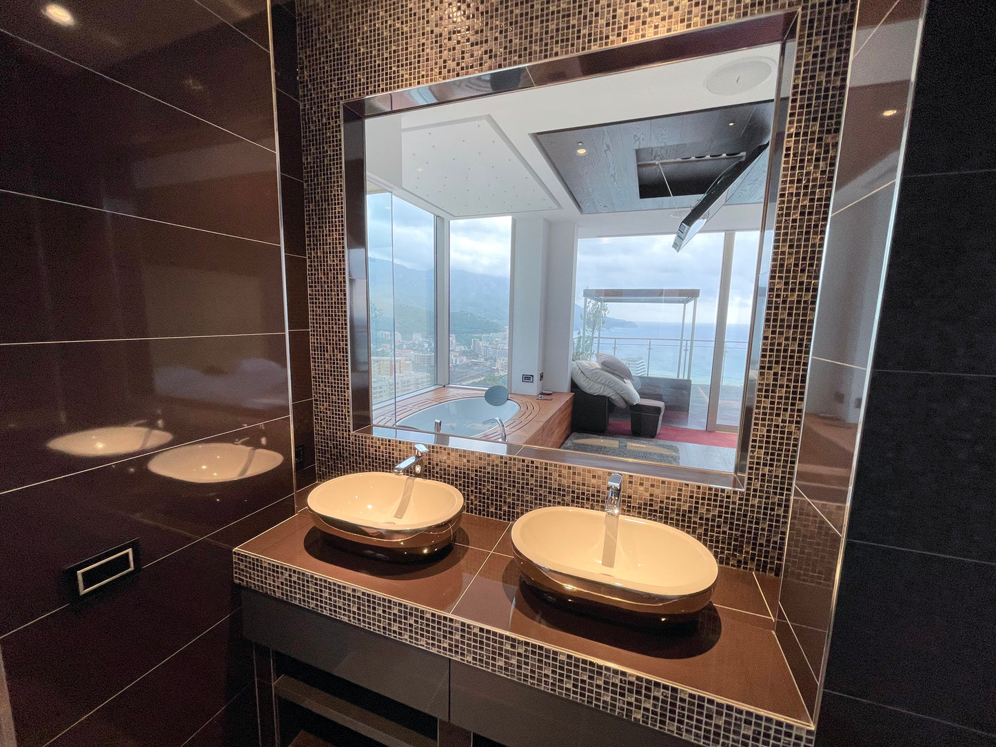 Luxury 2-Bedroom Penthouse with Sea View, Jacuzzi & Pool – 8th Floor, Bečići