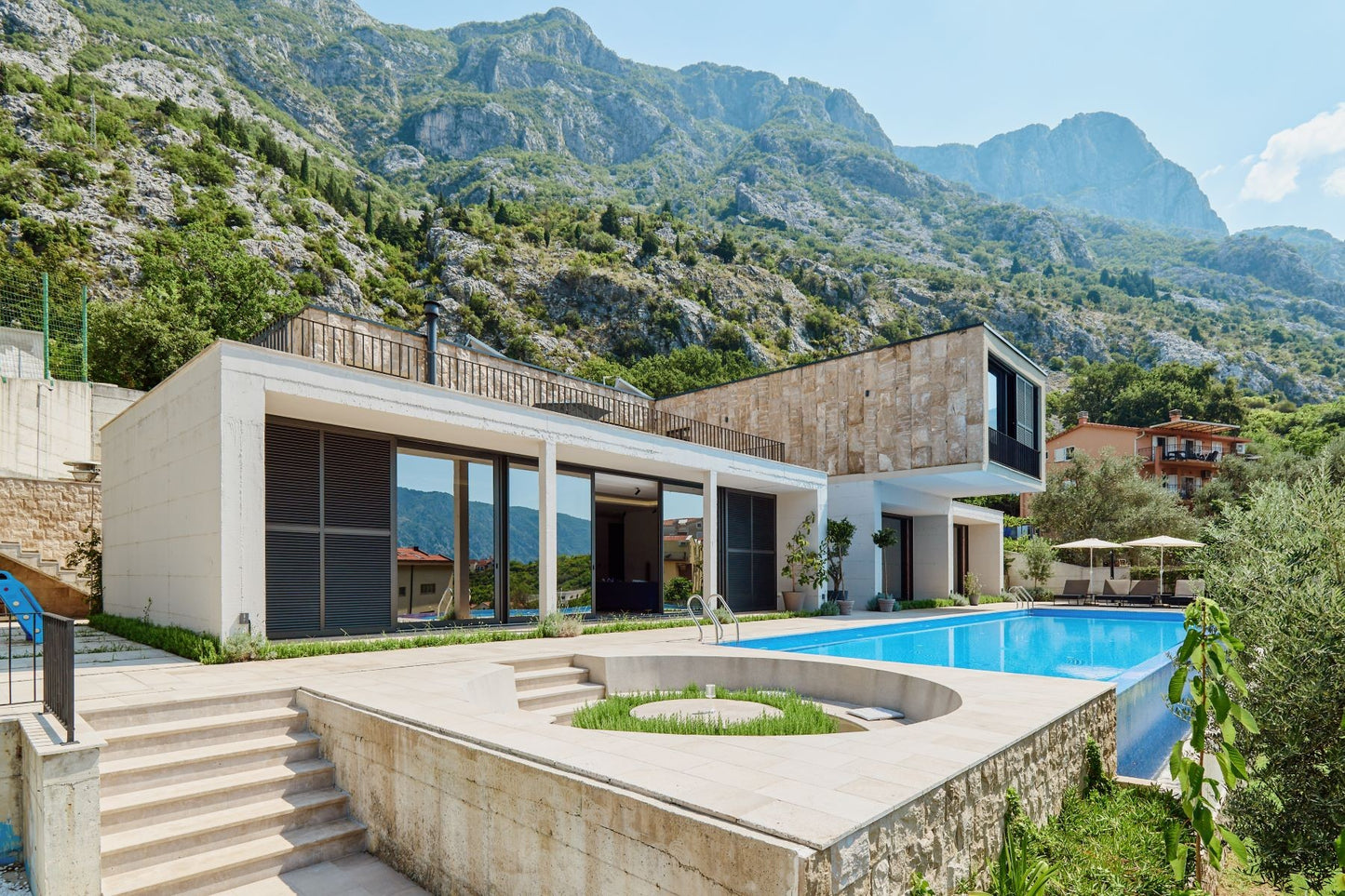 Contemporary 5-Bedroom Villa with Infinity Pool – Dobrota, Kotor