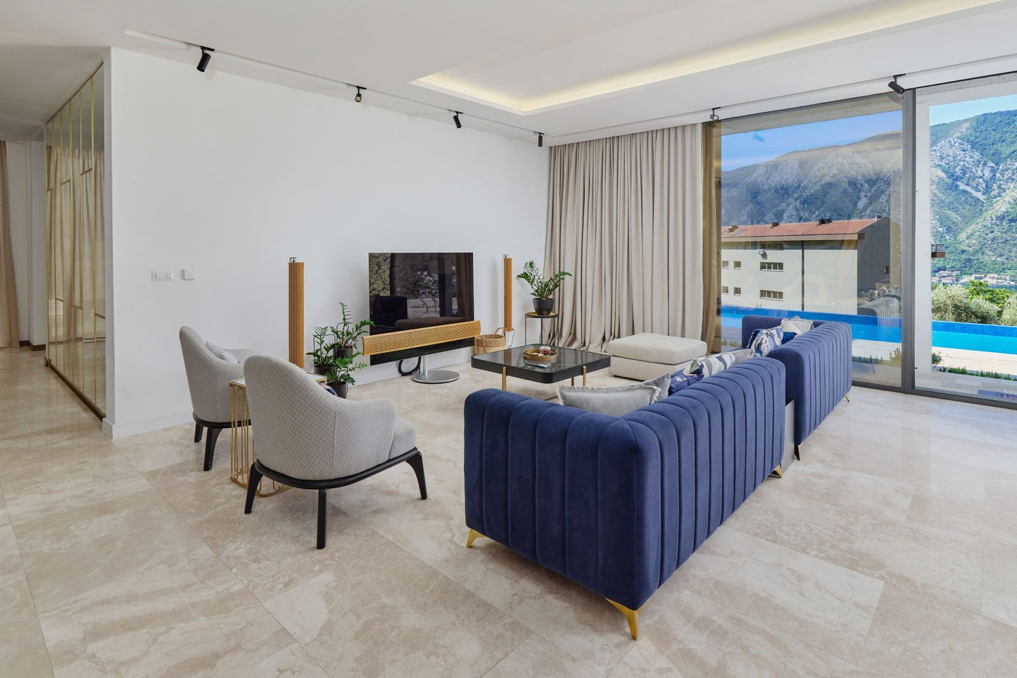 Contemporary 5-Bedroom Villa with Infinity Pool – Dobrota, Kotor