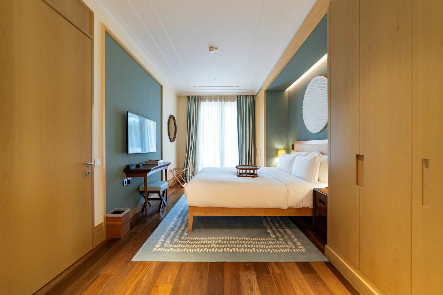 Luxury 1-Bedroom Apartment with Terrace & Partial Sea View – Baia, Porto Montenegro