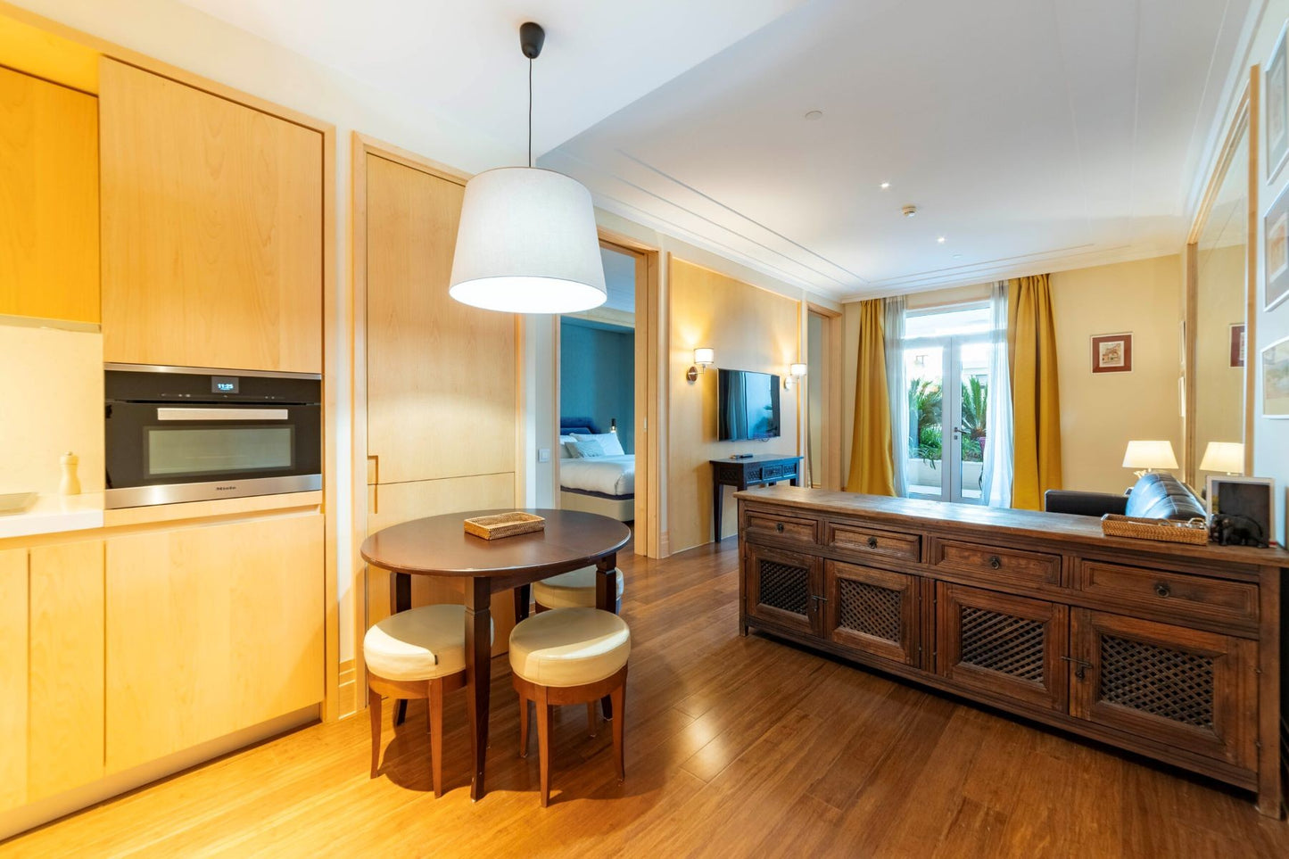 Elegant 1-Bedroom Marina View Apartment – Aqua, Porto Montenegro