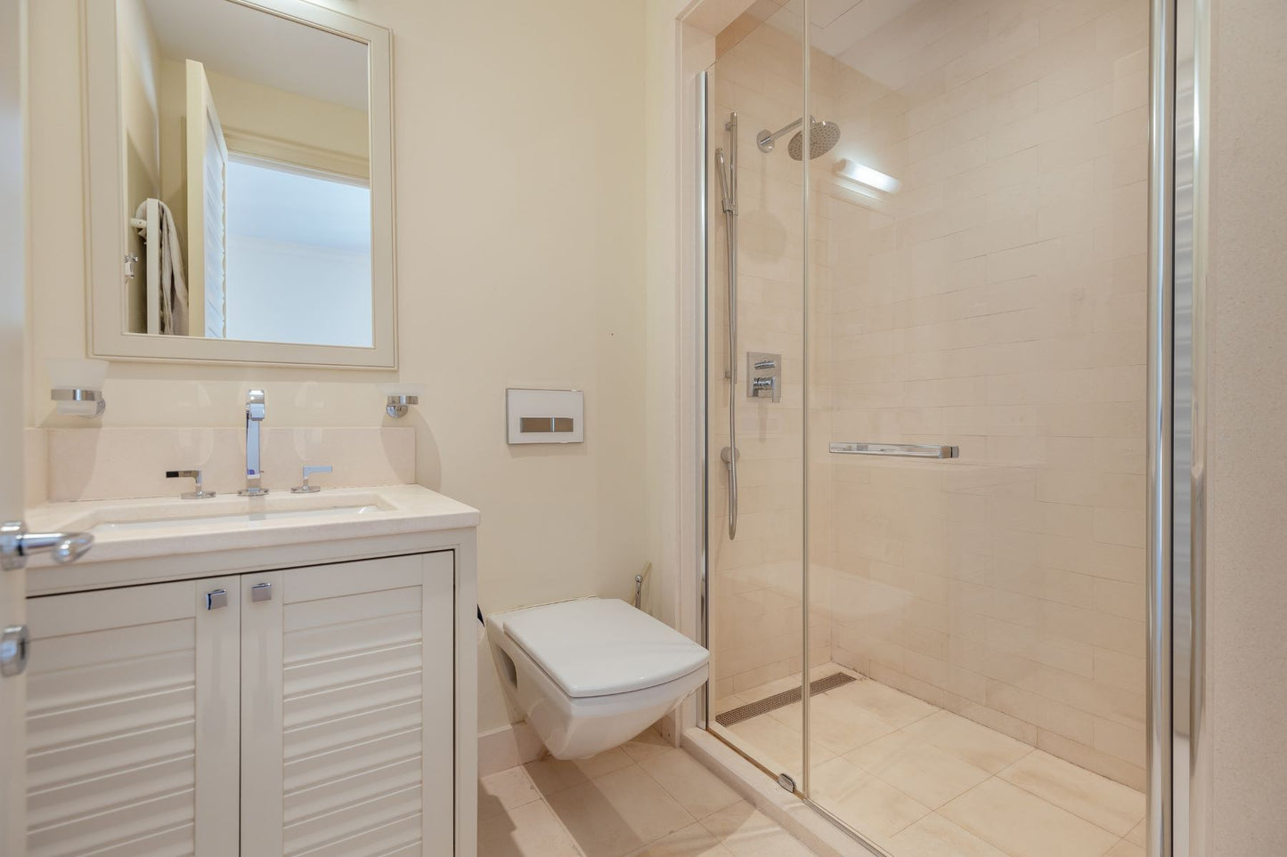 Stylish 2-Bedroom Apartment with Terrace & Partial Sea View – Porto Montenegro