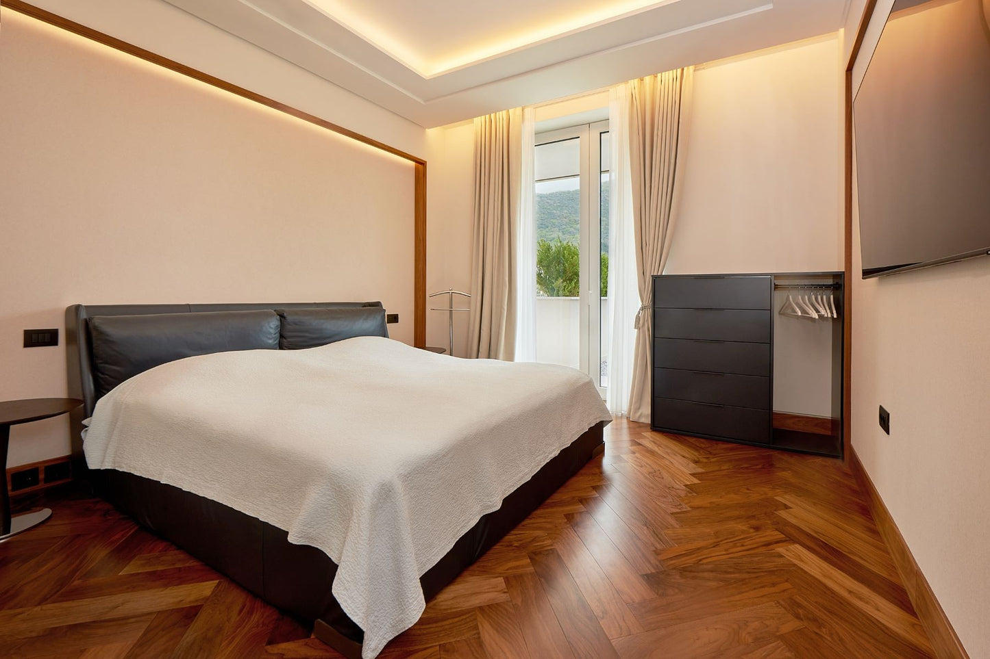 Spacious 2-Bedroom Apartment with Terraces & Sea View – Elena Building, Porto Montenegro