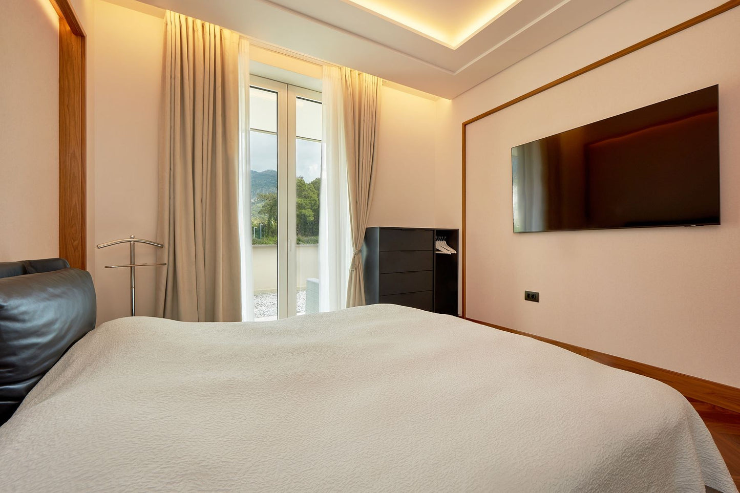 Spacious 2-Bedroom Apartment with Terraces & Sea View – Elena Building, Porto Montenegro