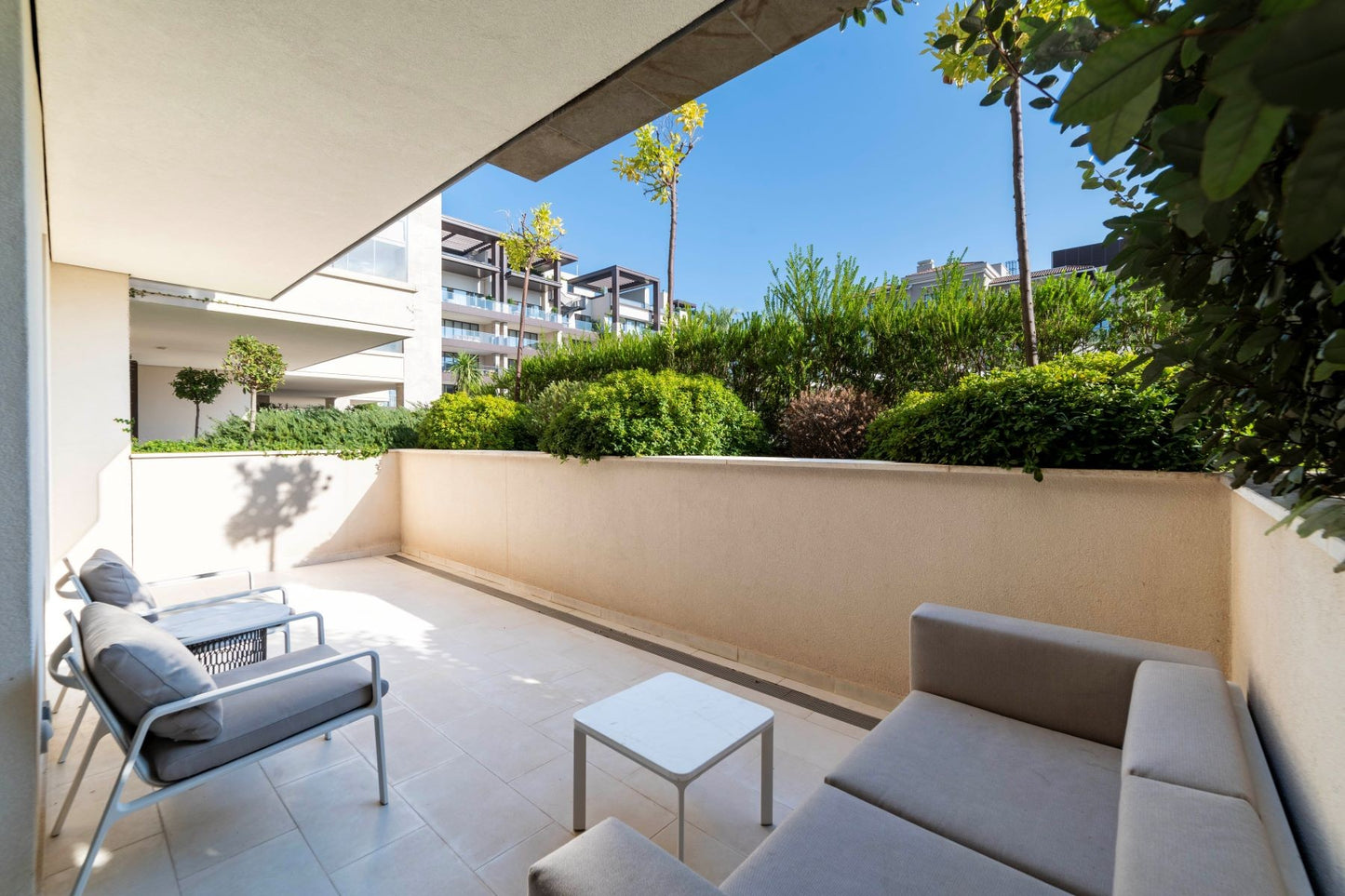 Luxury 1-Bedroom Apartment with Terrace & Partial Sea View – Baia, Porto Montenegro