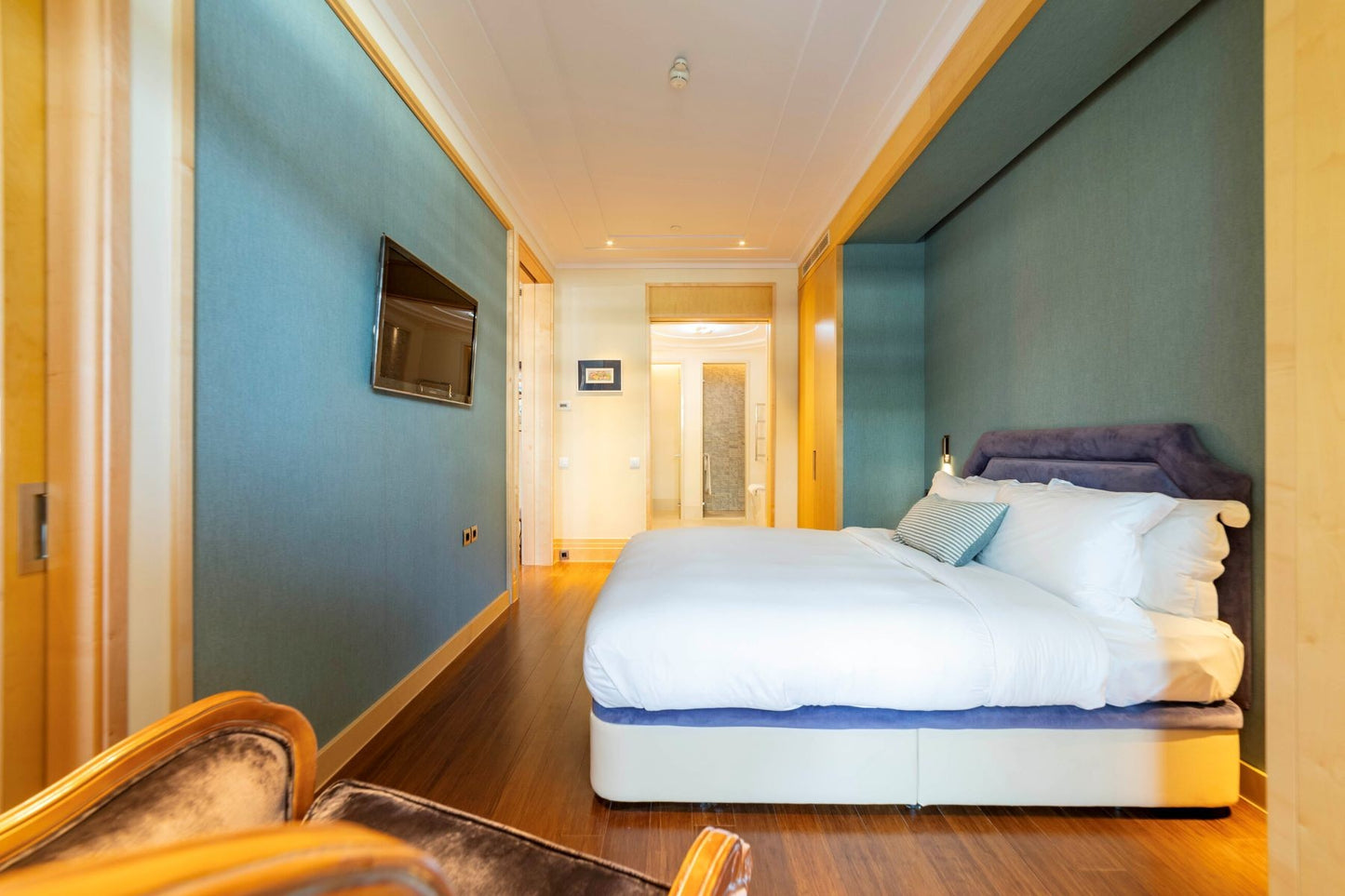 Elegant 1-Bedroom Marina View Apartment – Aqua, Porto Montenegro