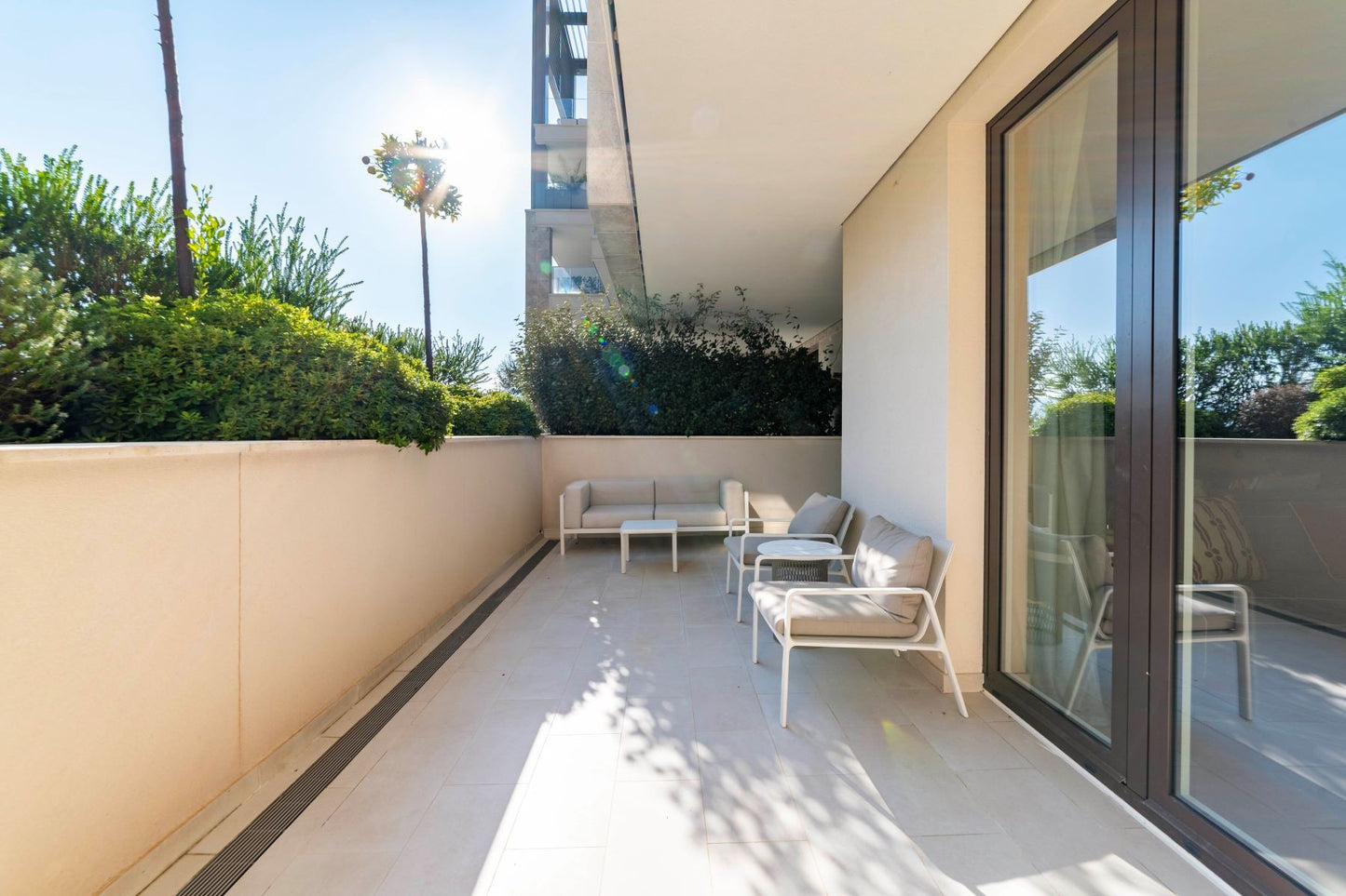 Luxury 1-Bedroom Apartment with Terrace & Partial Sea View – Baia, Porto Montenegro