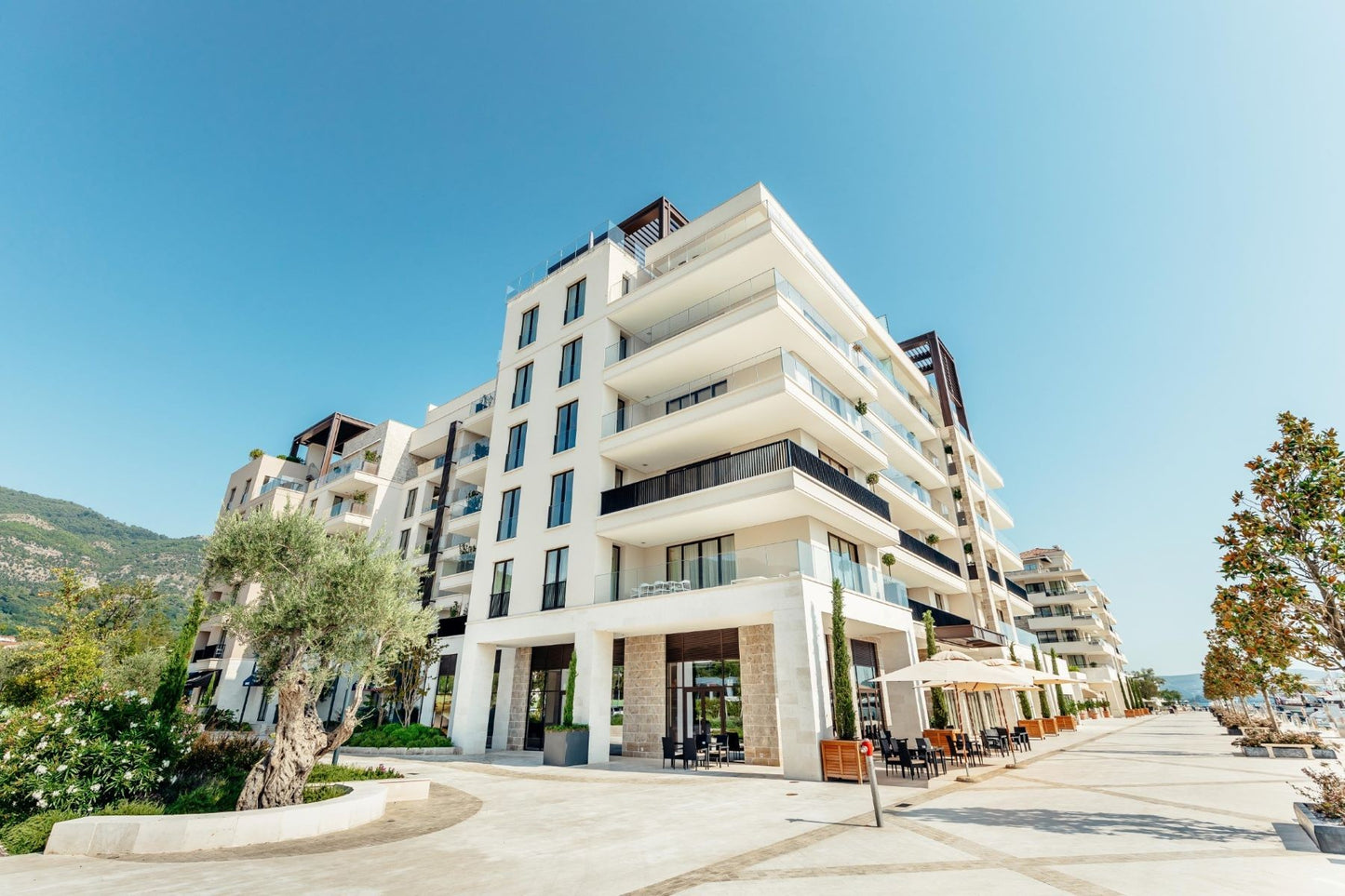 Stylish 1-Bedroom Sea View Apartment – Baia, Porto Montenegro