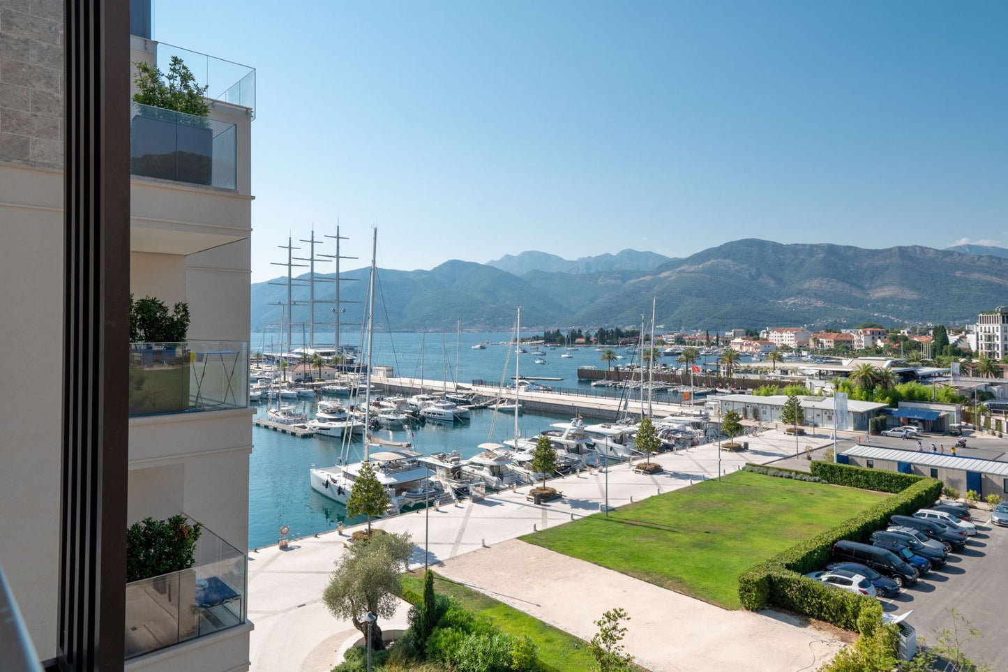 Stylish 1-Bedroom Sea View Apartment – Baia, Porto Montenegro