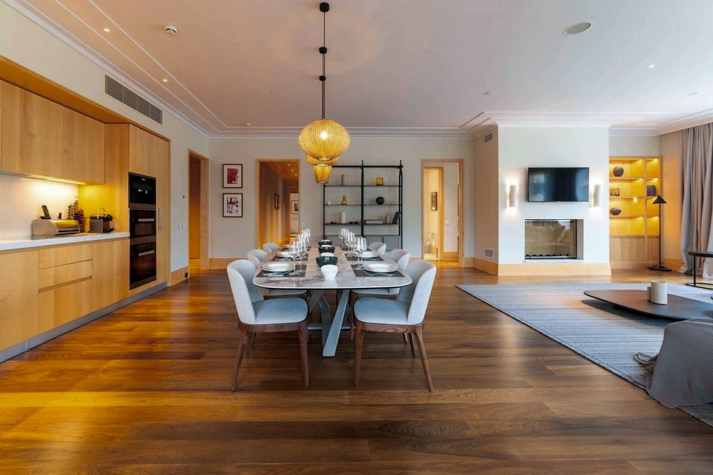 Luxury 3BR Penthouse with Sauna and Terraces — Aqua, Porto Montenegro