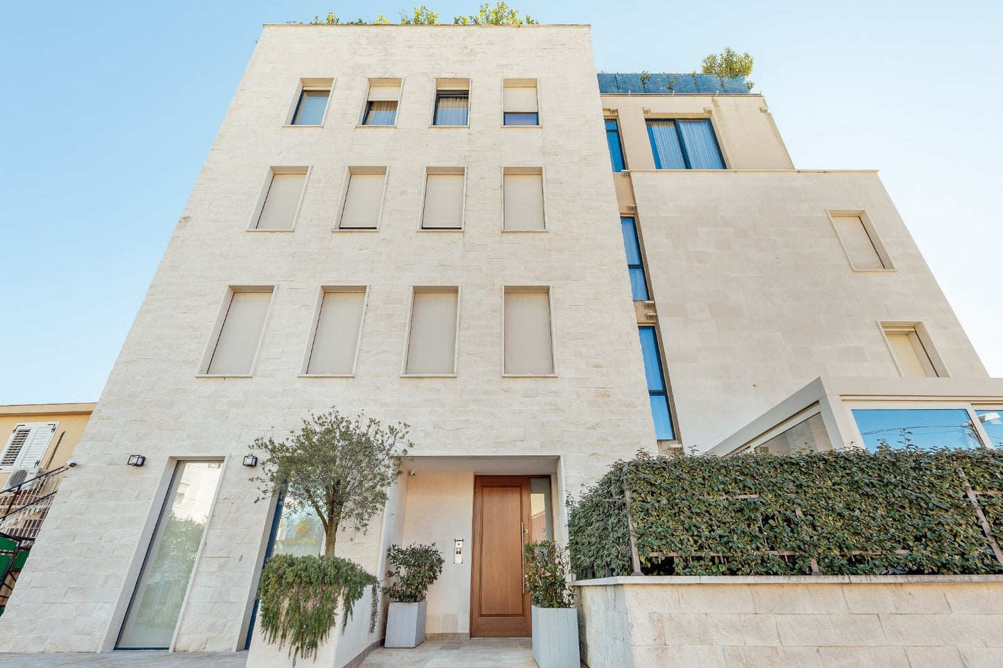 Luxury 2-Bedroom Apartment with Pool & Gym – Palazzo Sofia, Tivat