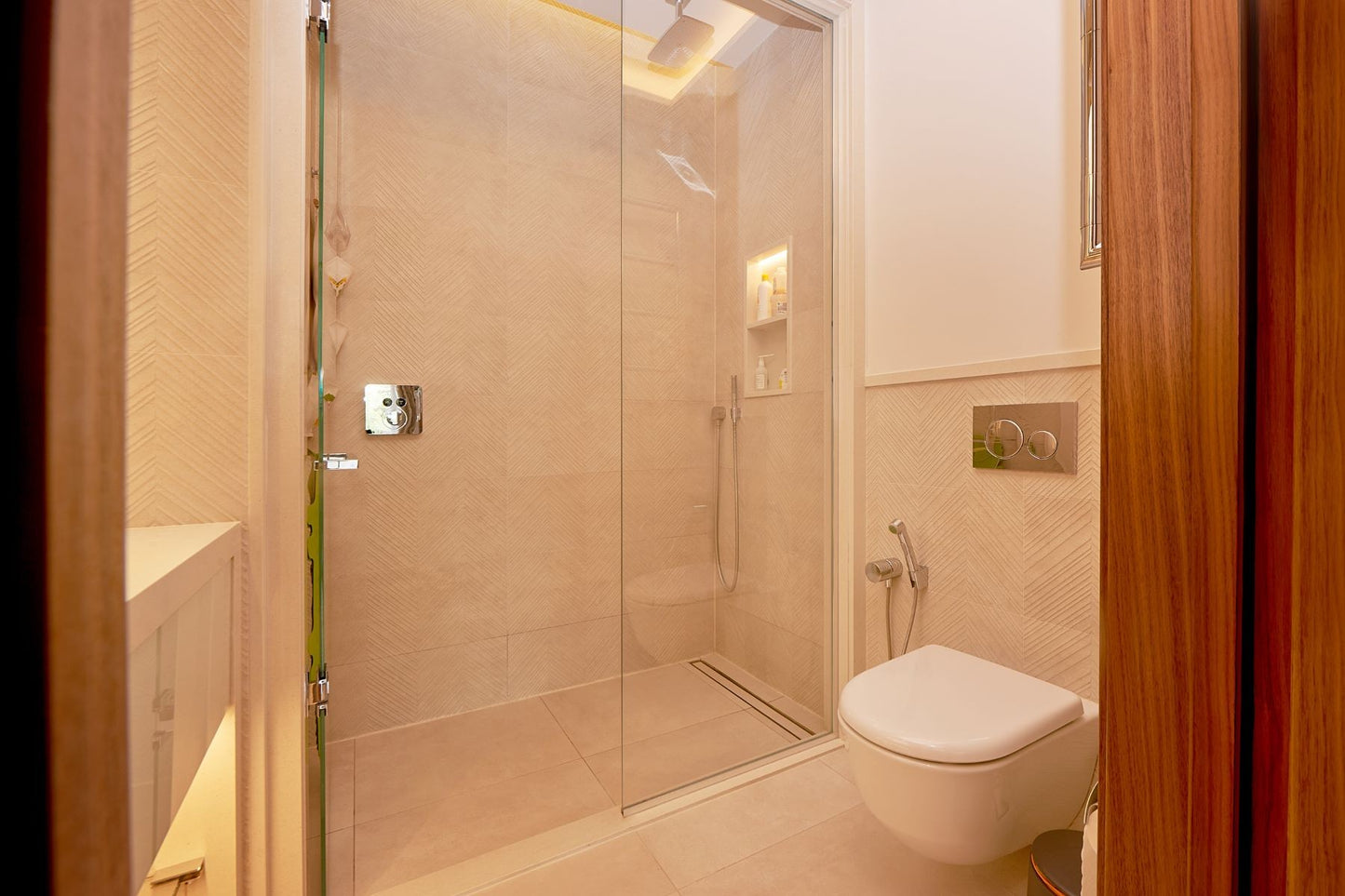 Spacious 2-Bedroom Apartment with Terraces & Sea View – Elena Building, Porto Montenegro