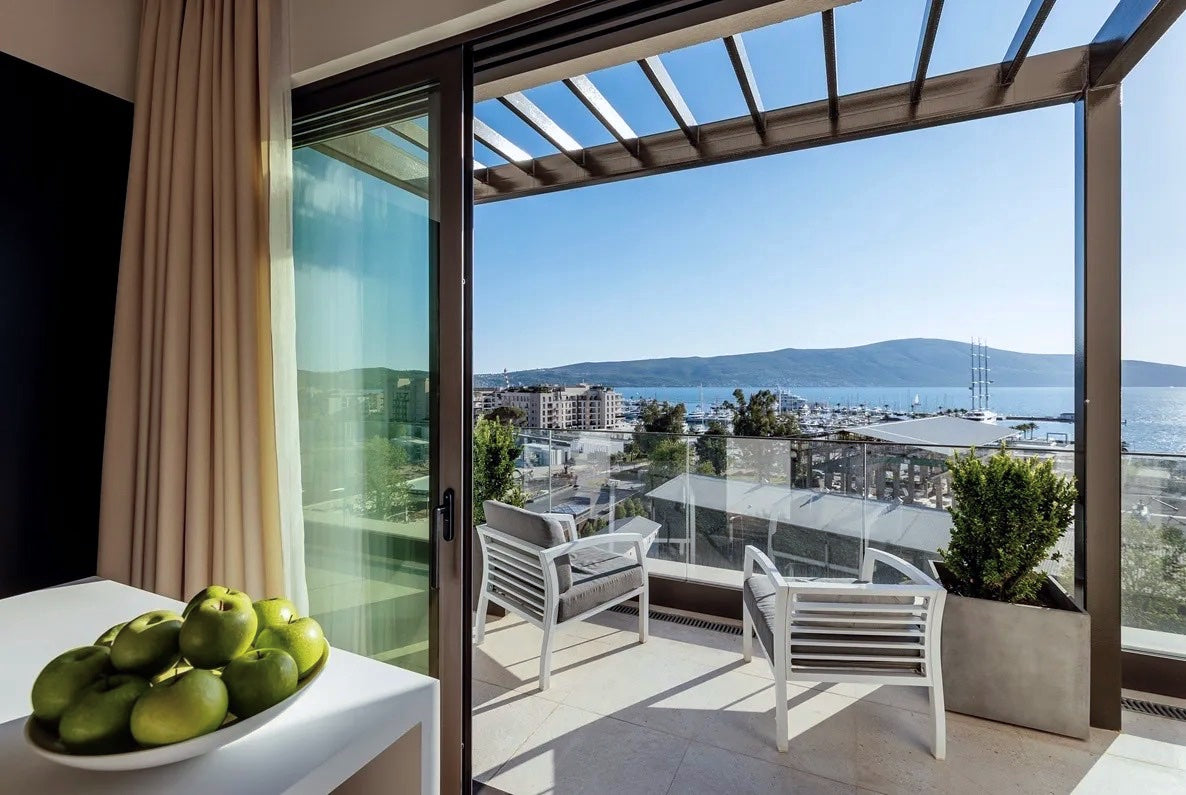 Modern 2BR Duplex Penthouse with Panoramic Sea View — Thea, Boka Place