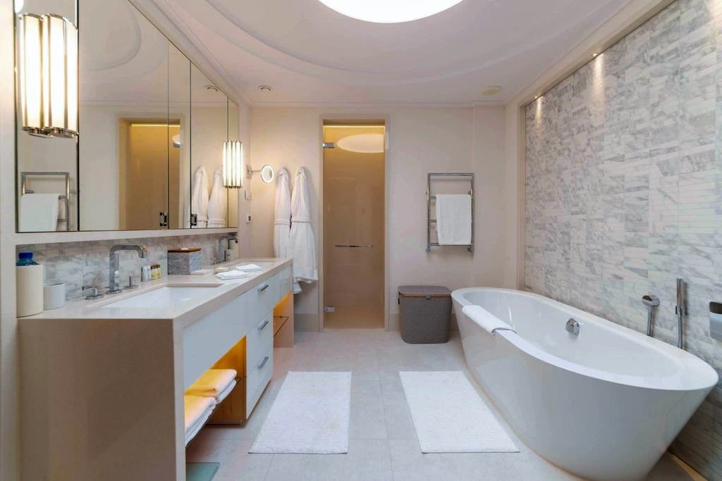 Luxury 3BR Penthouse with Sauna and Terraces — Aqua, Porto Montenegro