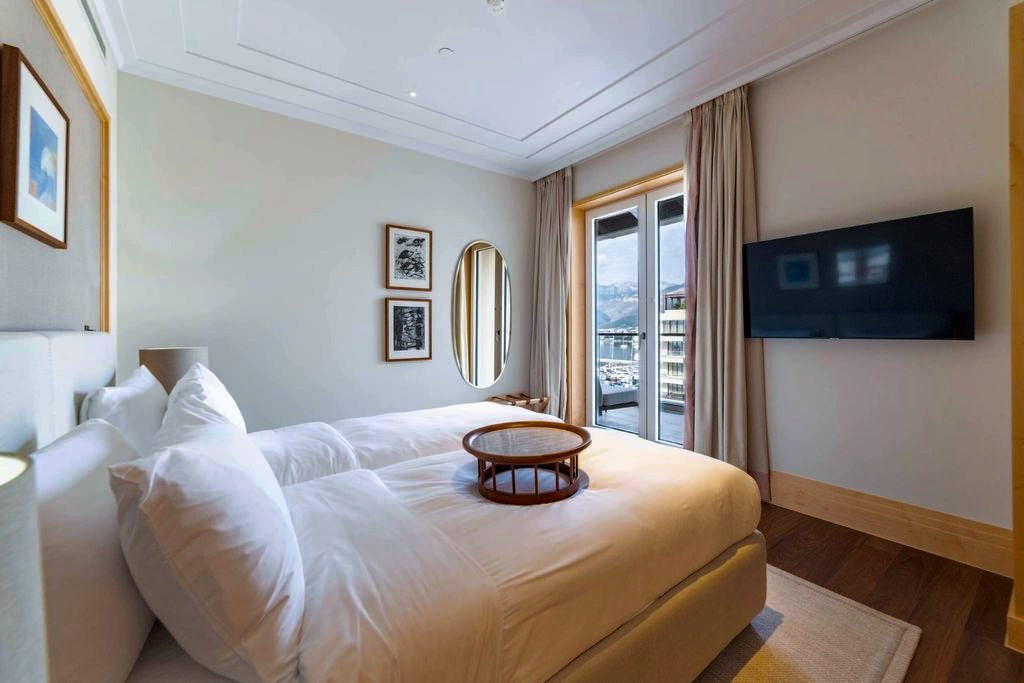 Luxury 3BR Penthouse with Sauna and Terraces — Aqua, Porto Montenegro