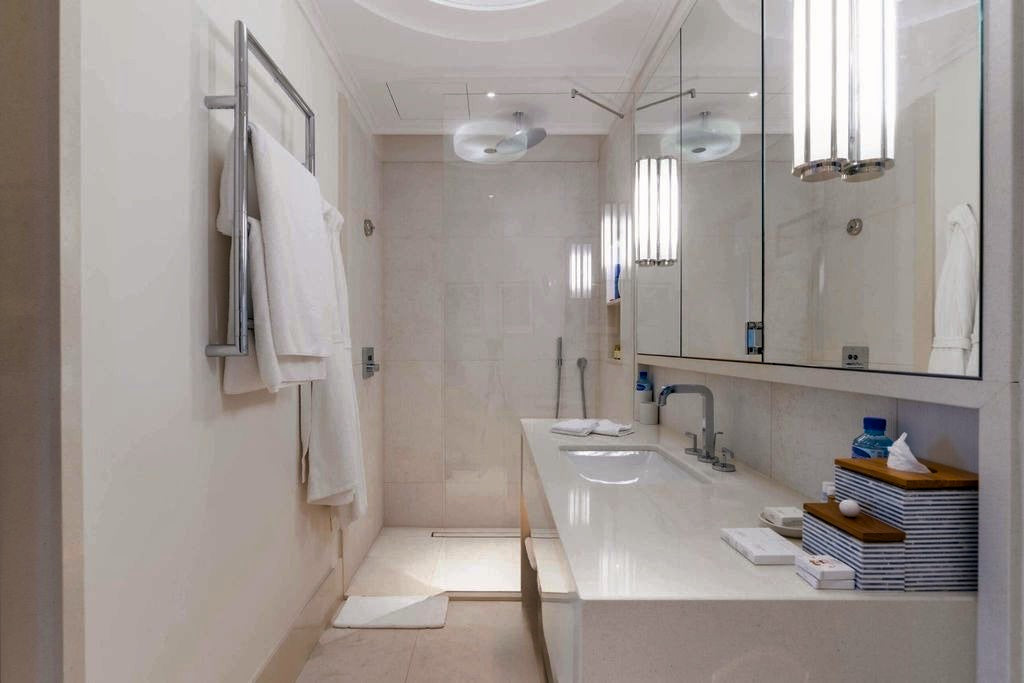 Luxury 3BR Penthouse with Sauna and Terraces — Aqua, Porto Montenegro