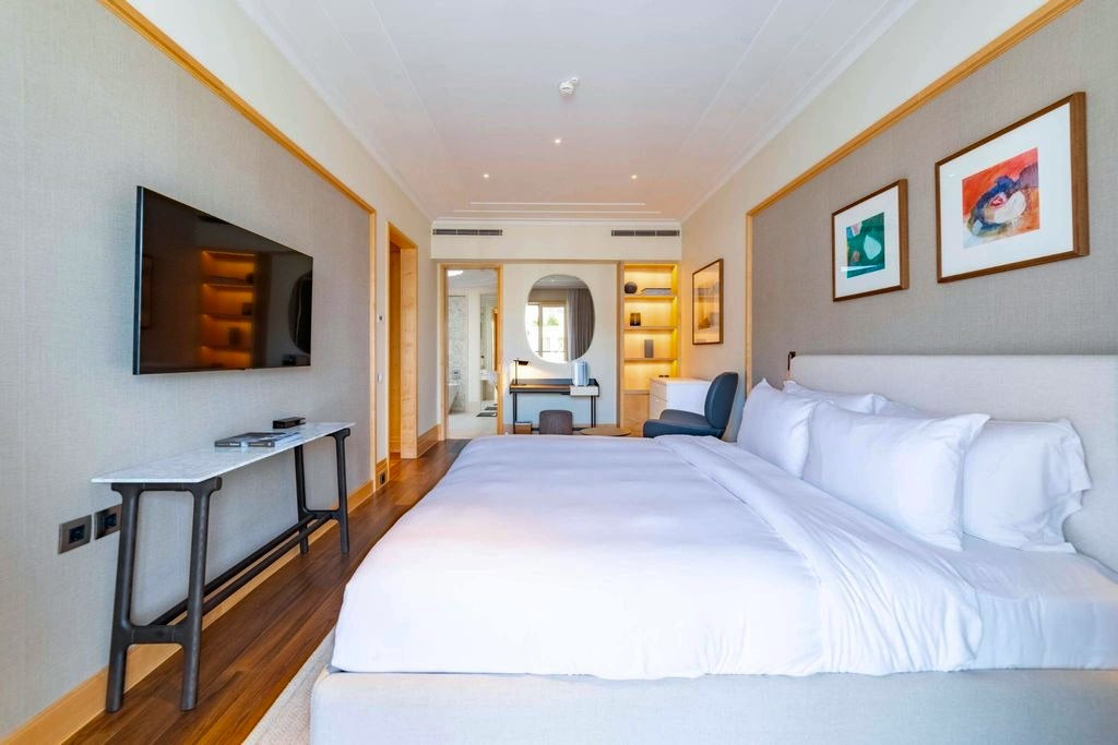 Luxury 3BR Penthouse with Sauna and Terraces — Aqua, Porto Montenegro