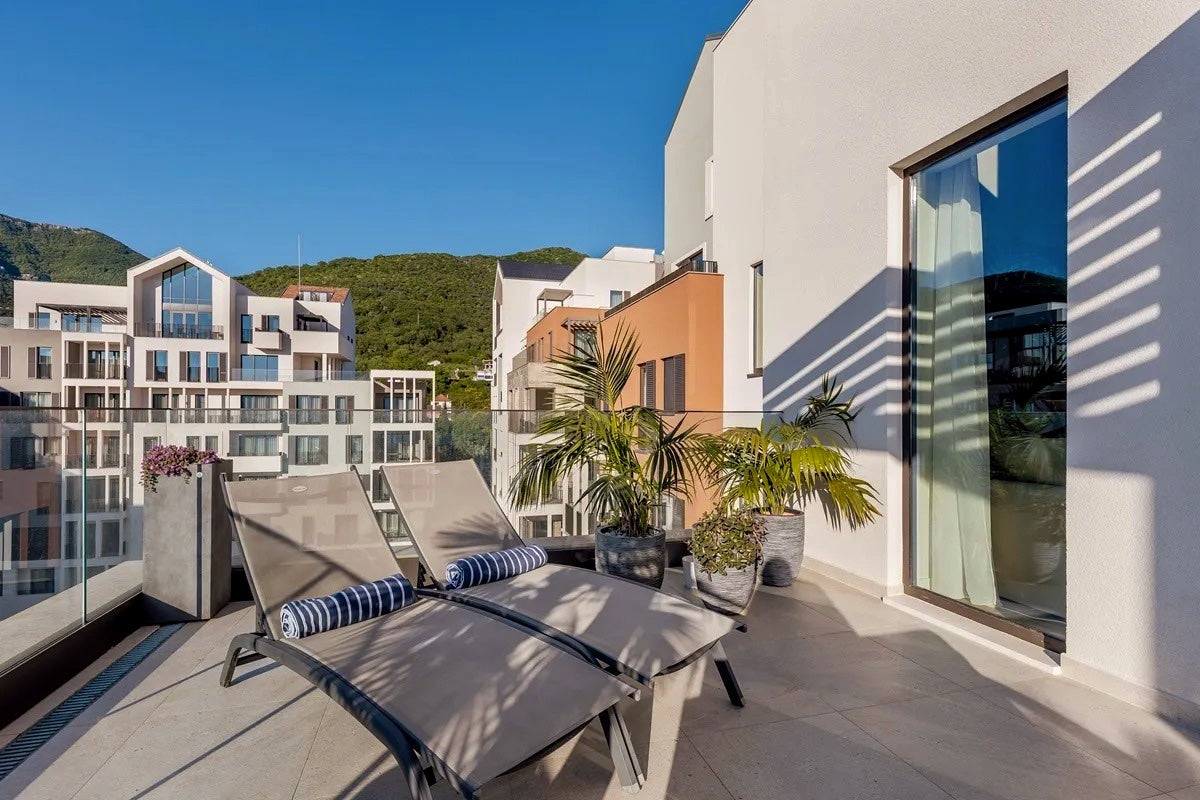 Modern 2BR Duplex Penthouse with Panoramic Sea View — Thea, Boka Place