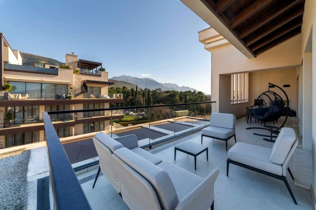 Luxury 3BR Penthouse with Sauna and Terraces — Aqua, Porto Montenegro