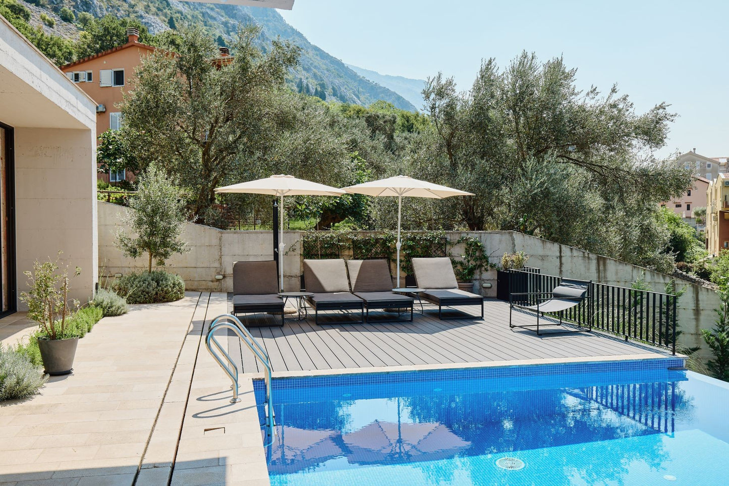 Contemporary 5-Bedroom Villa with Infinity Pool – Dobrota, Kotor
