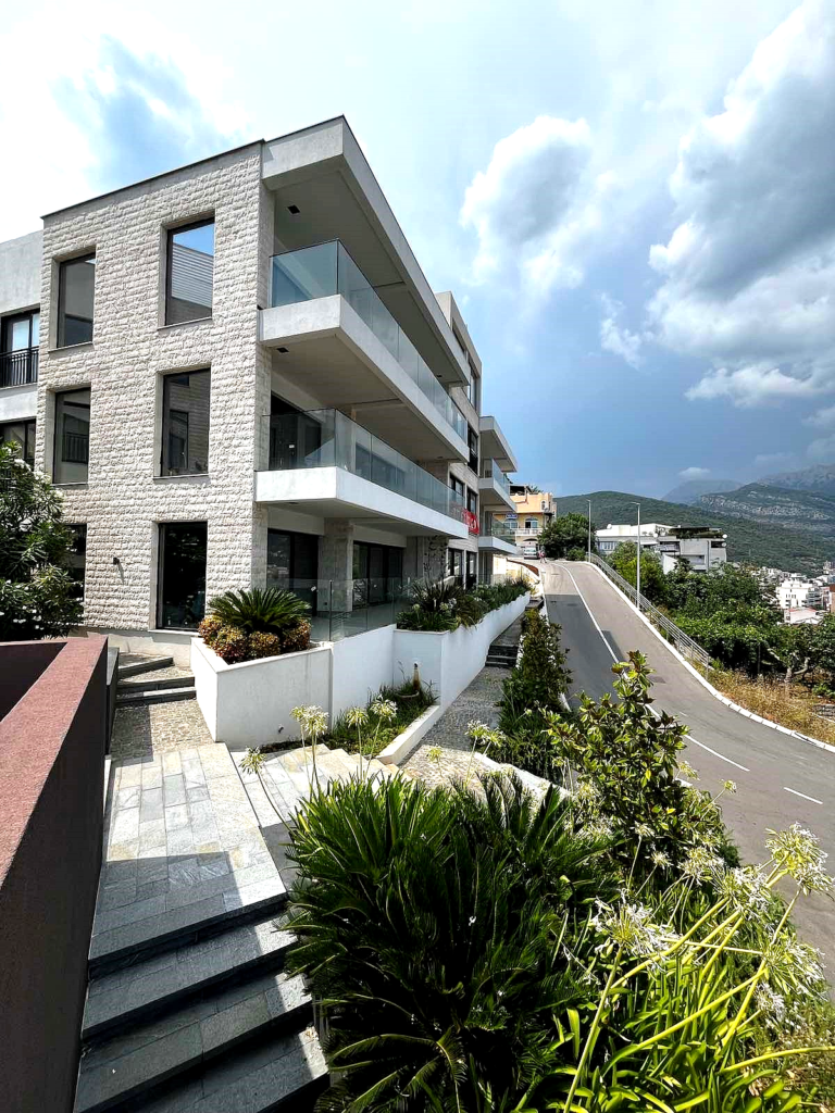 Stylish Apartment in Budva with Sea View and Old Town Panorama