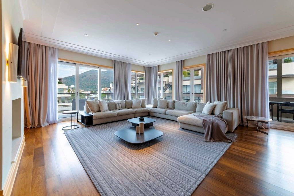 Luxury 3BR Penthouse with Sauna and Terraces — Aqua, Porto Montenegro