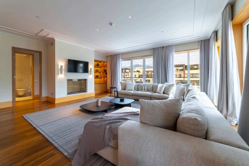 Luxury 3BR Penthouse with Sauna and Terraces — Aqua, Porto Montenegro