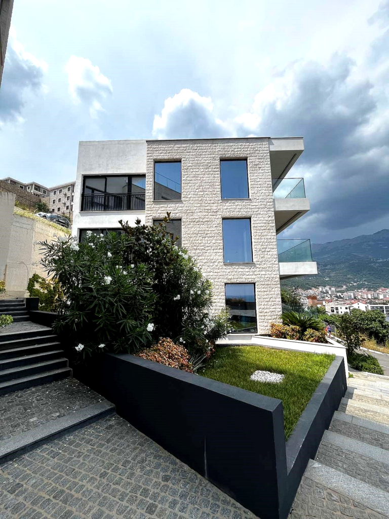 Stylish Apartment in Budva with Sea View and Old Town Panorama