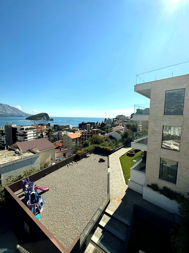 Stylish Apartment in Budva with Sea View and Old Town Panorama