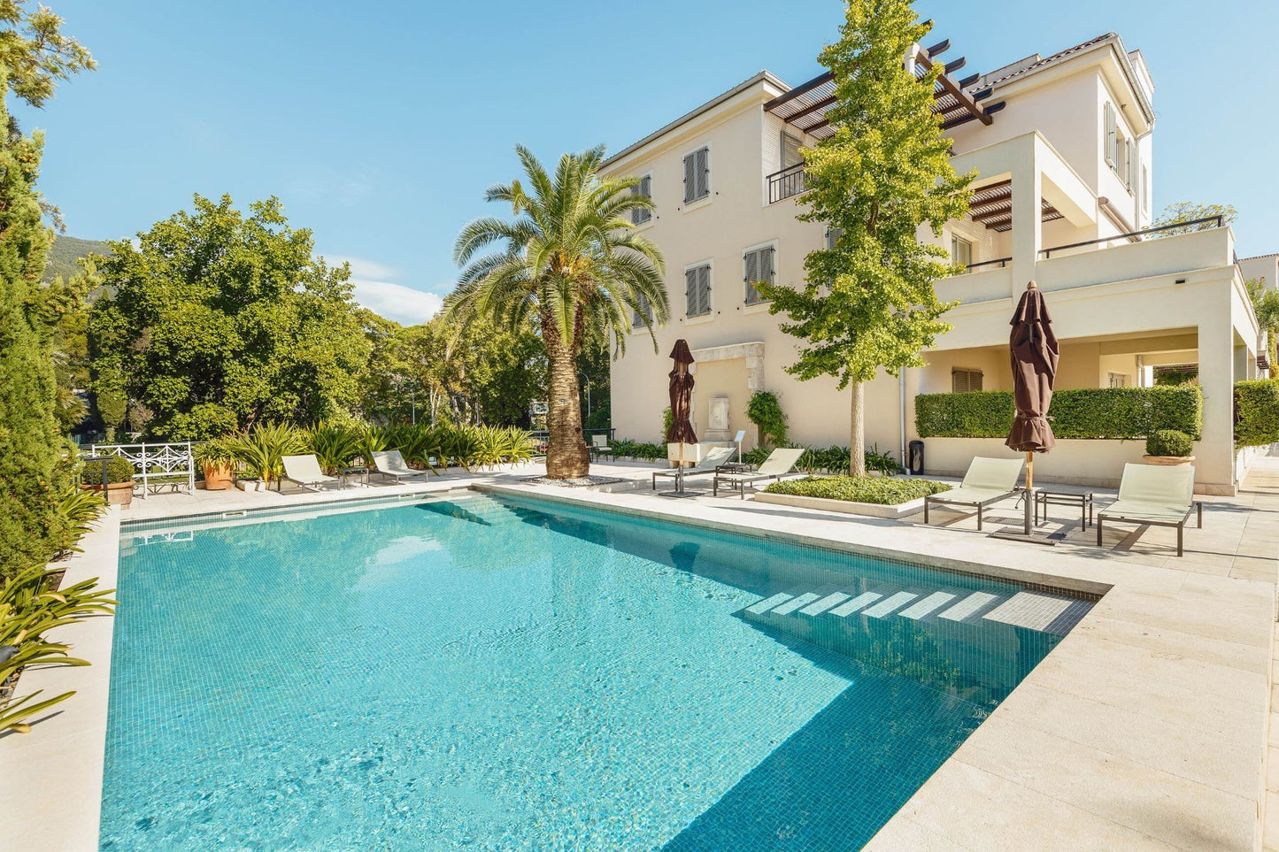 Stylish 2-Bedroom Apartment with Terrace & Partial Sea View – Porto Montenegro
