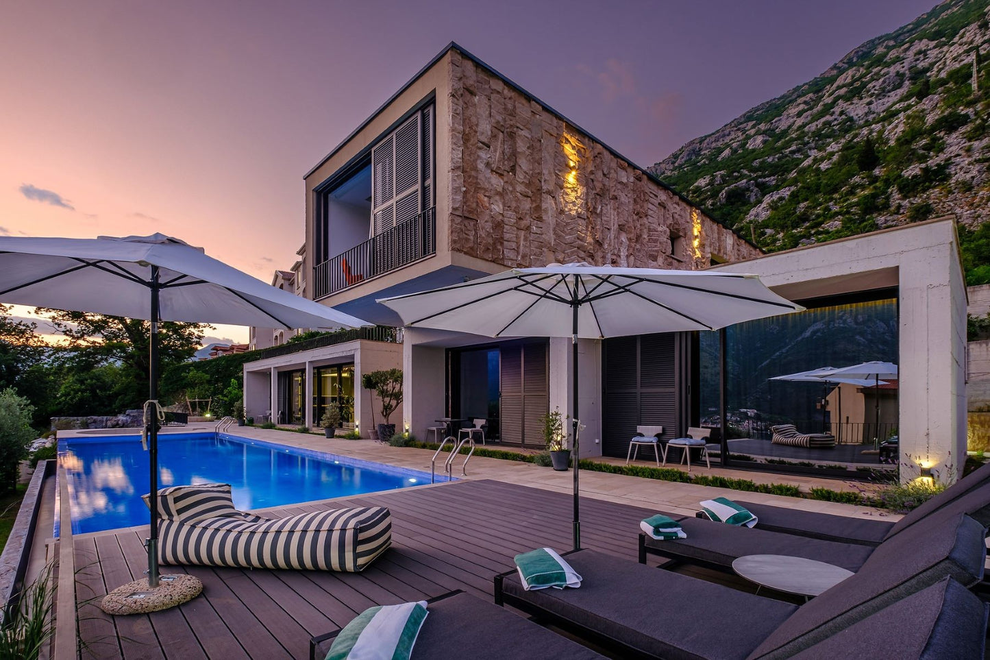 Contemporary 5-Bedroom Villa with Infinity Pool – Dobrota, Kotor