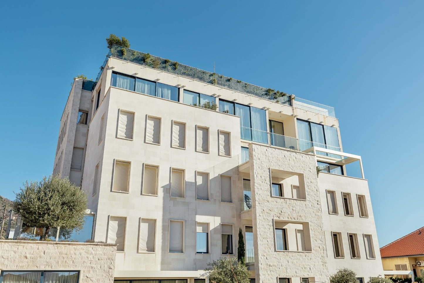 Luxury 2-Bedroom Apartment with Pool & Gym – Palazzo Sofia, Tivat