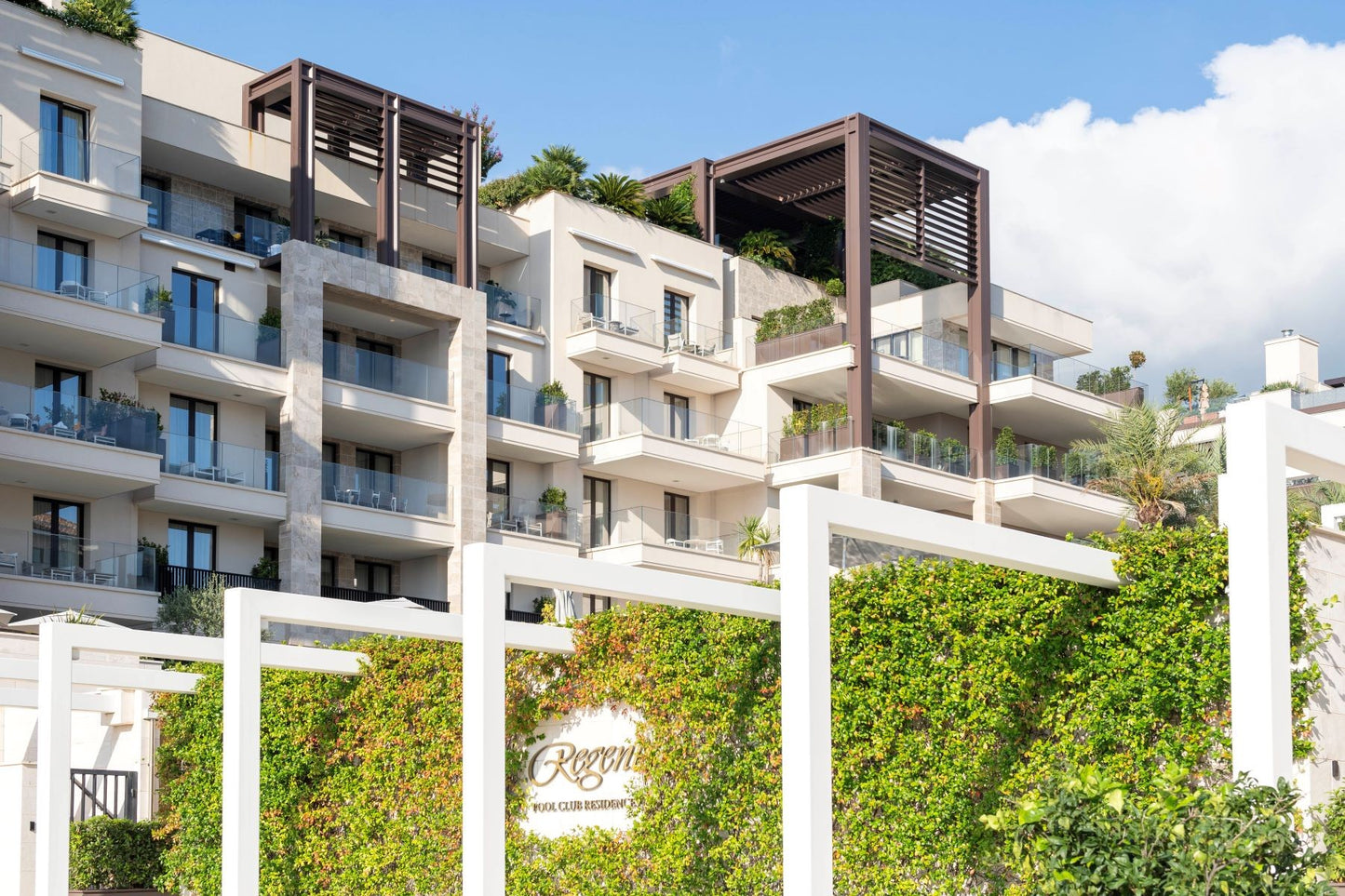 Luxury 1-Bedroom Apartment with Terrace & Partial Sea View – Baia, Porto Montenegro