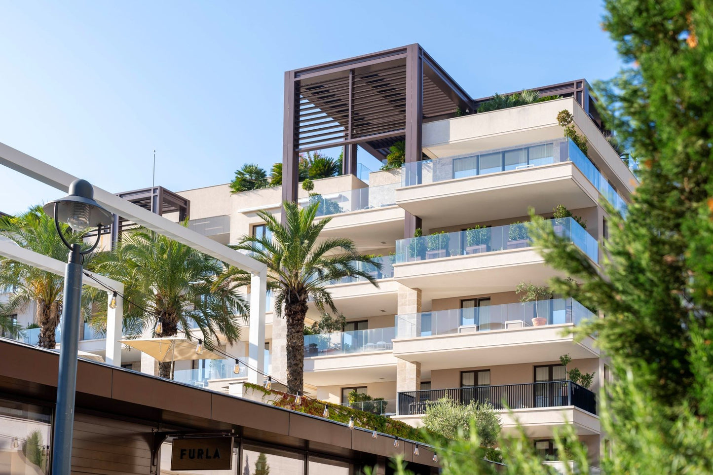 Luxury 1-Bedroom Apartment with Terrace & Partial Sea View – Baia, Porto Montenegro