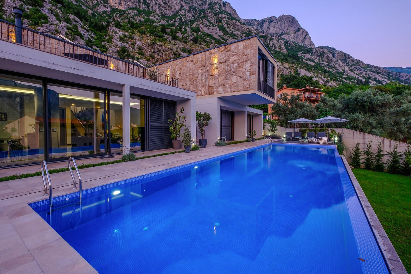 Contemporary 5-Bedroom Villa with Infinity Pool – Dobrota, Kotor